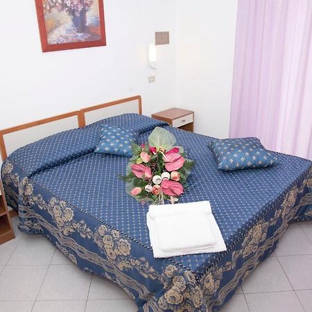 Hotel St. Raphael Ривадзурра Номер фото